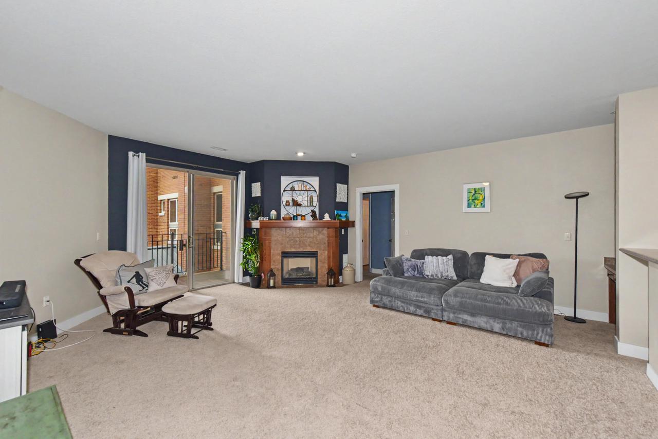 15295 W Library Lane 213 — photo
