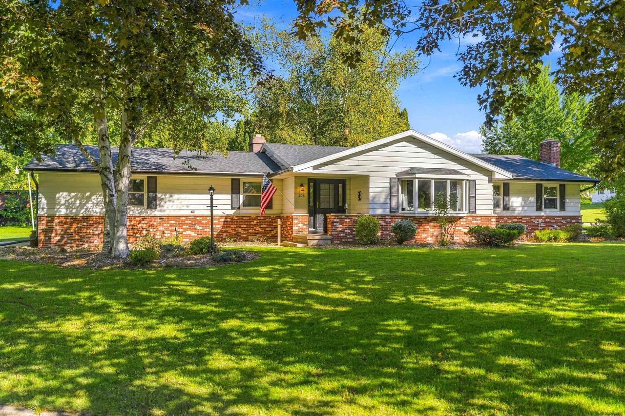 206 Lakeside Drive — photo