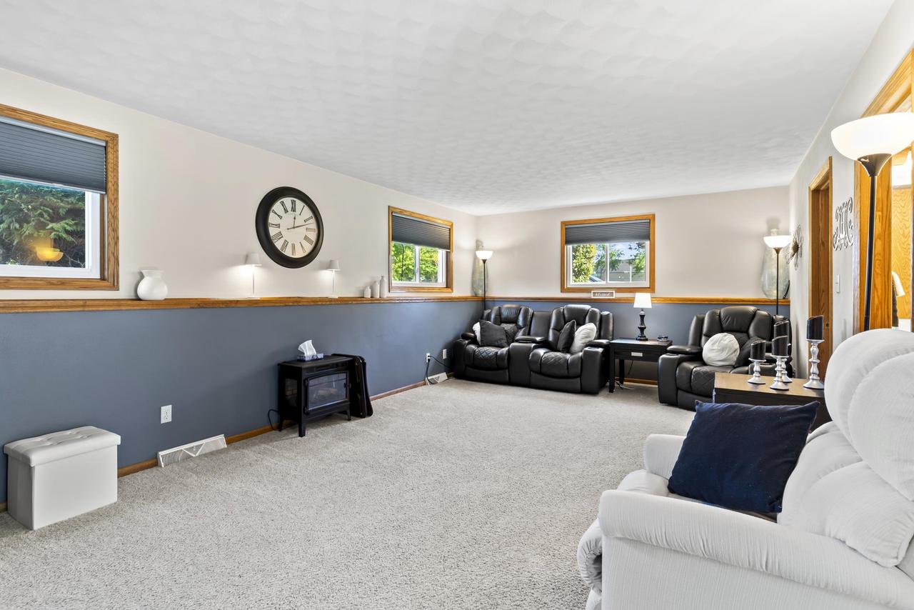 1901 E Bluebird Lane, Appleton, WI 54915 — photo 2