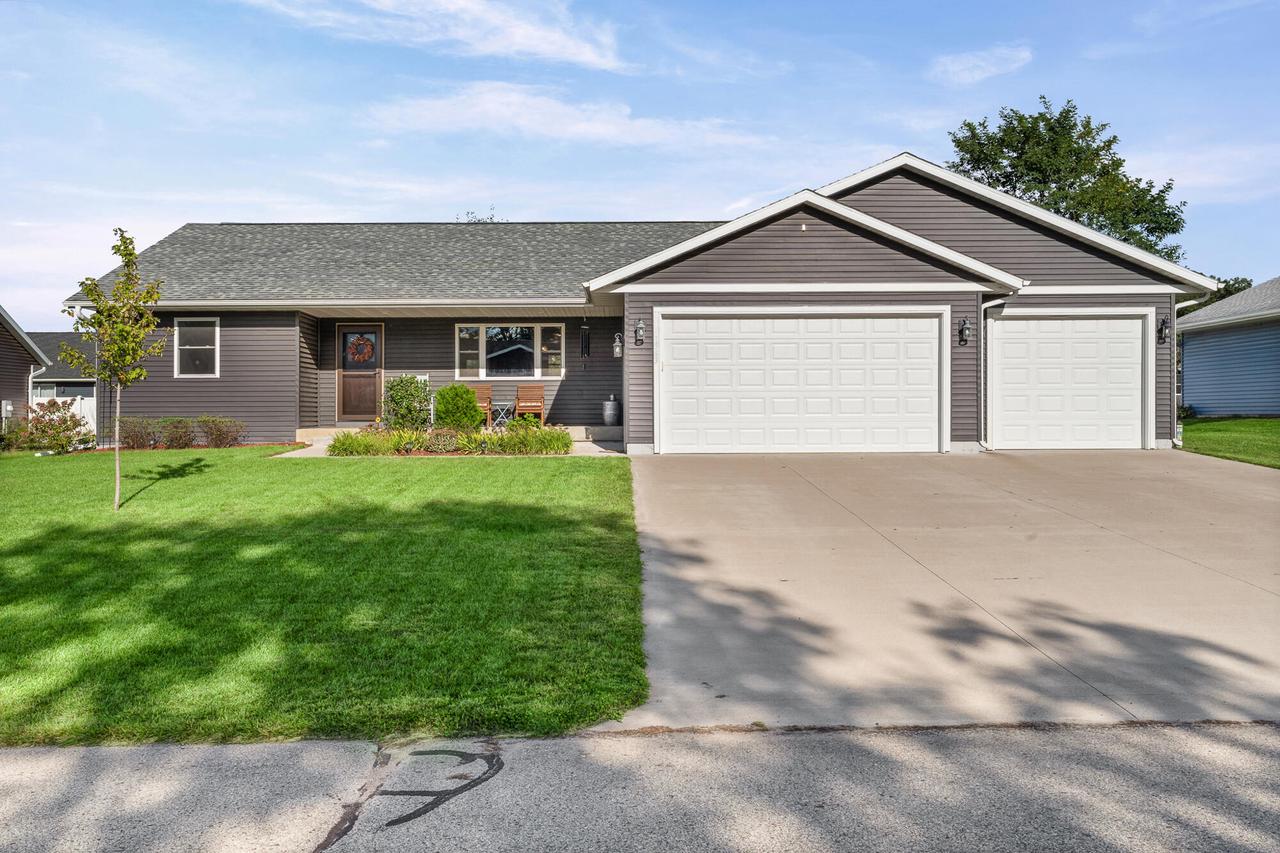 1563 Hickory Street — photo