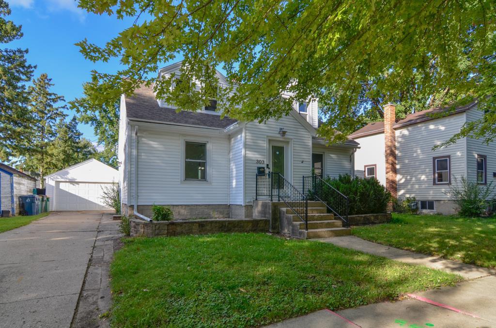 303 E 10th Street — photo