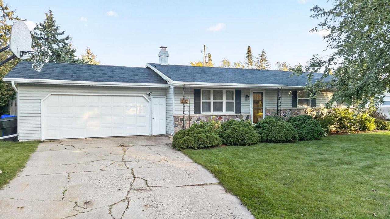2516 N Summit Street, Appleton, WI 54914 — photo 2