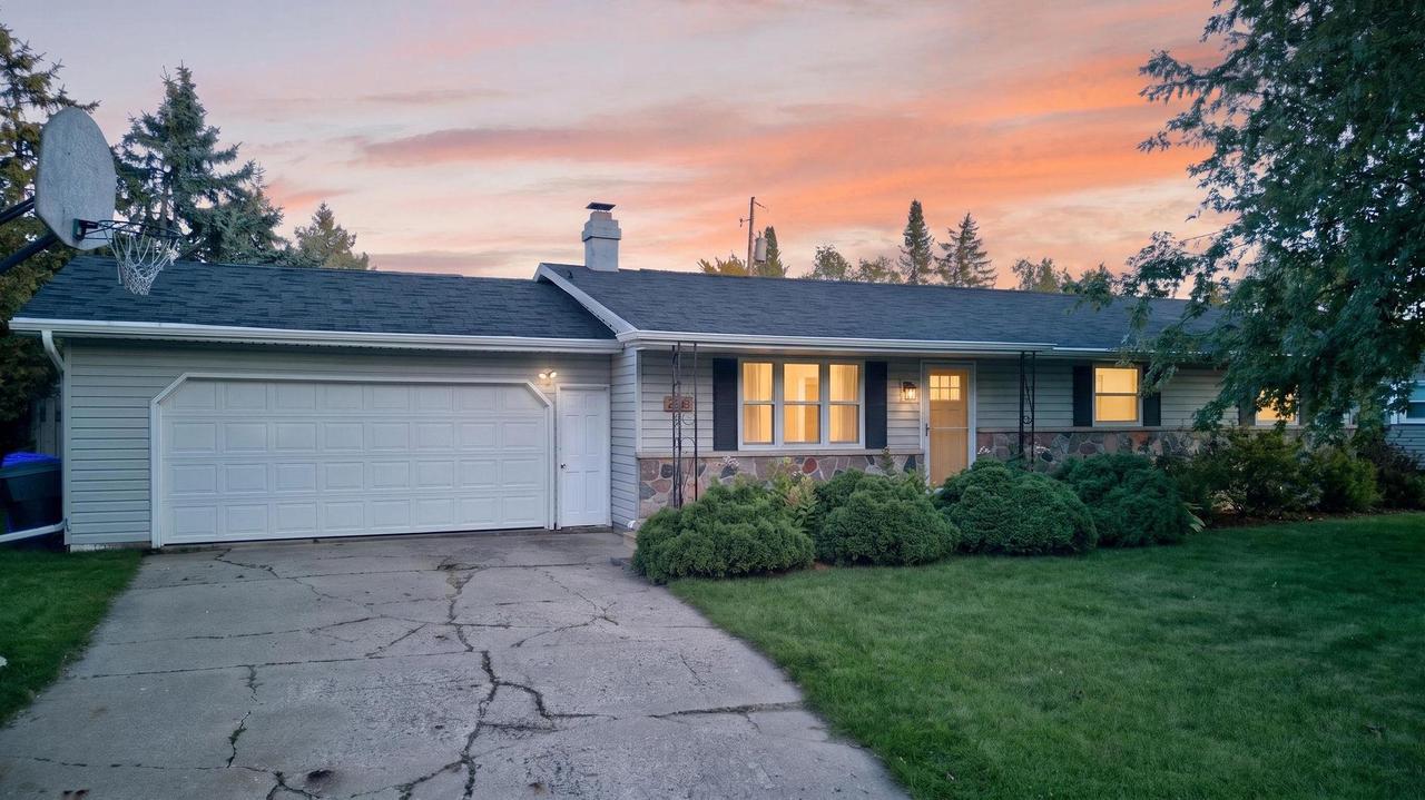 2516 N Summit Street, Appleton, WI 54914 — photo 3