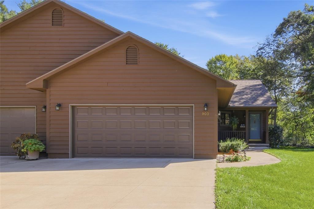 903 Woodglen Court — photo
