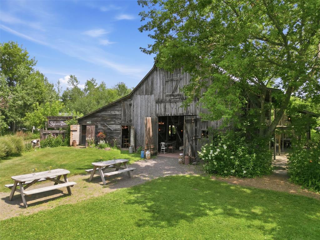 10886 Round Lake School Road — photo