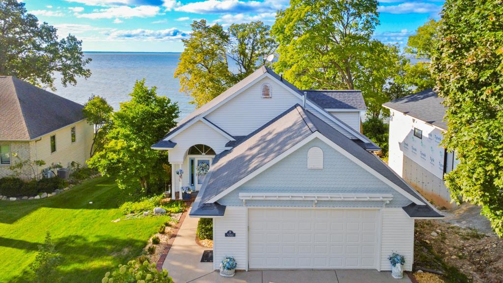 5061 Edgewater Beach Road — photo
