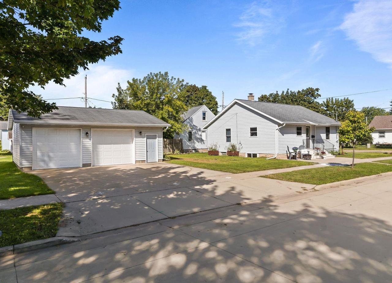 121 E 2nd Street, Kimberly, WI 54136 — photo 2