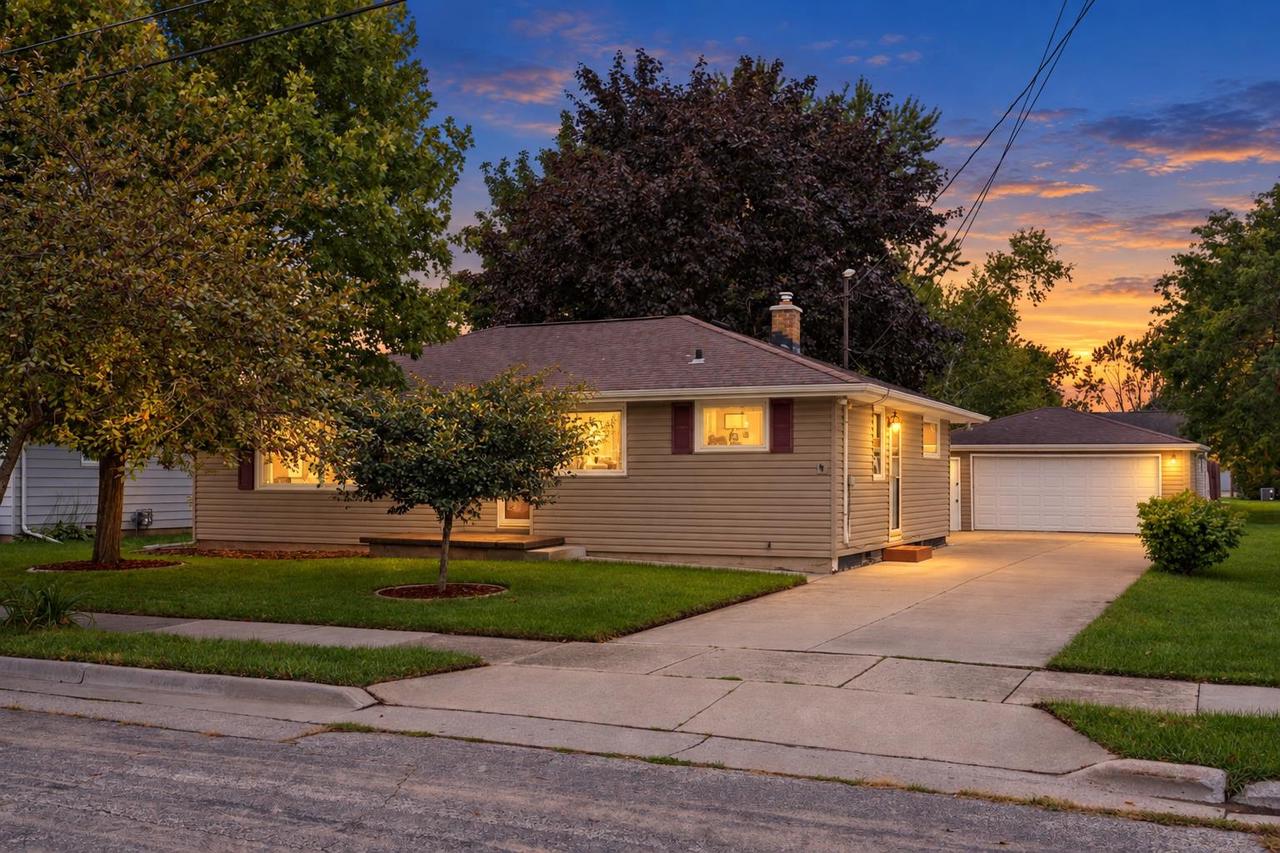 736 John Street — photo