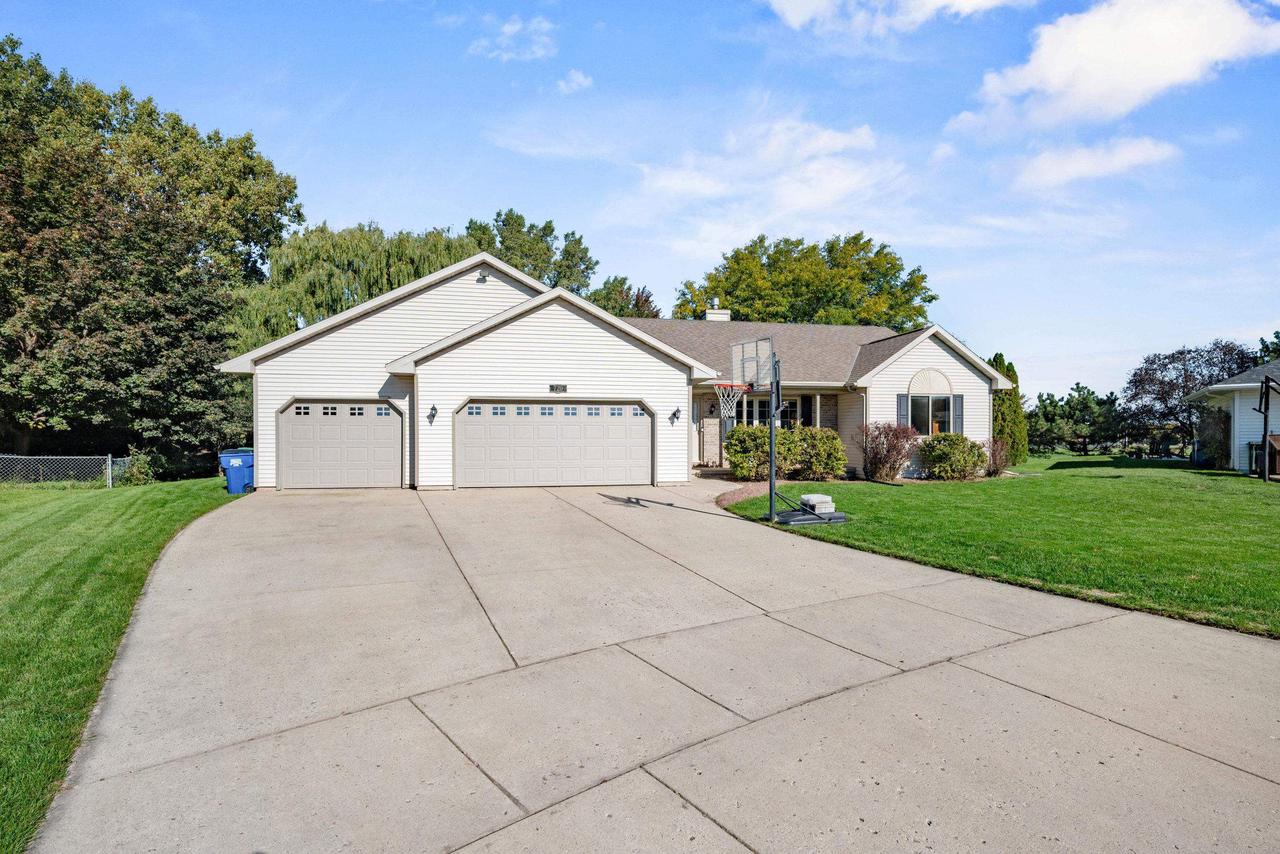 720 Hickory Valley Court — photo