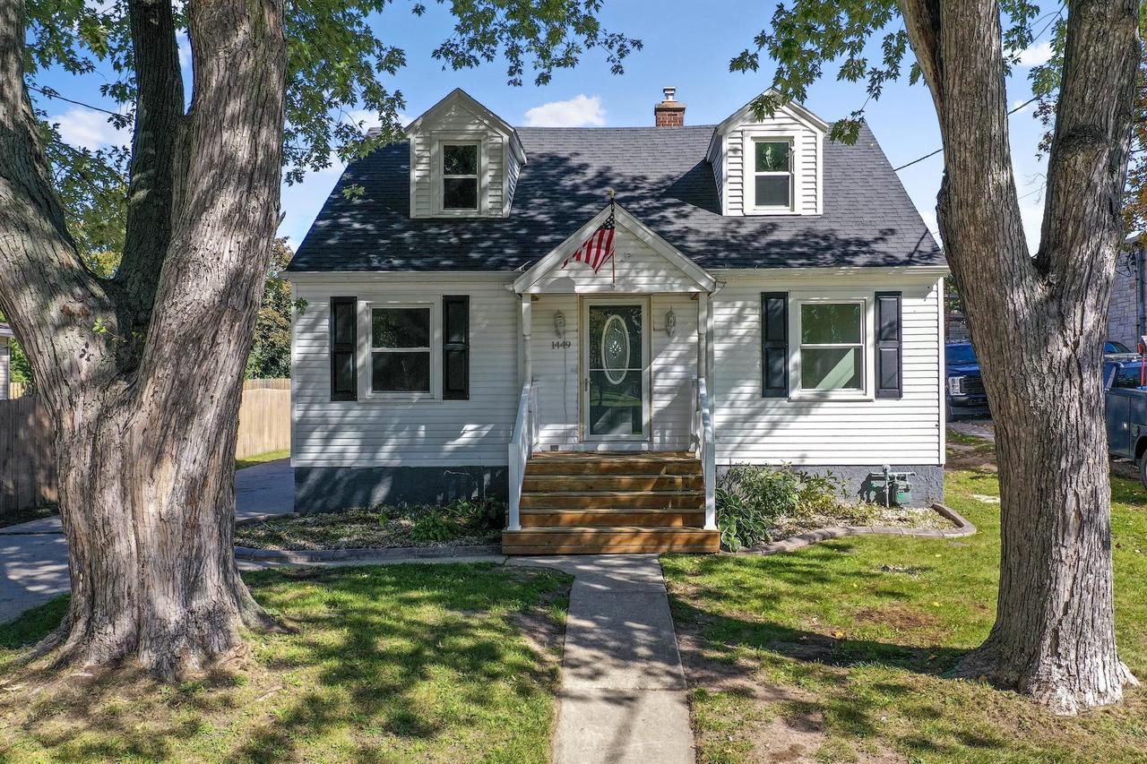 1449 Cass Street — photo