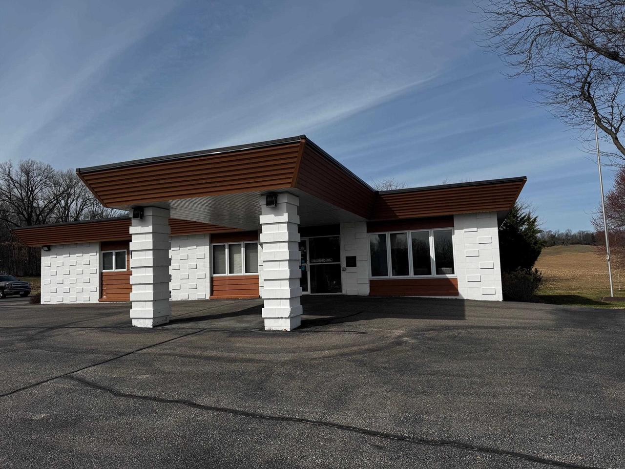 N4390 Crossroads Clinic Road — photo