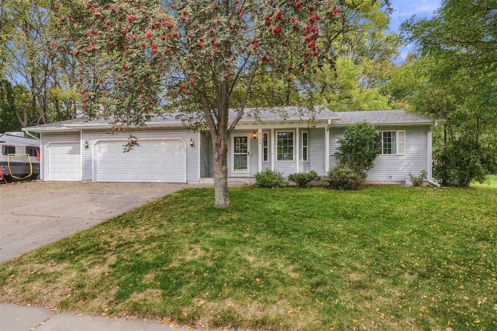 2704 Hemlock Lane — photo