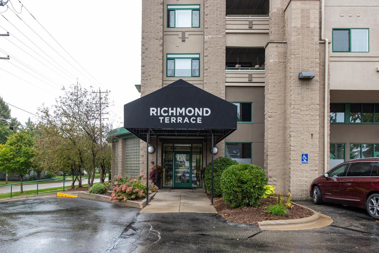400 N Richmond Street #301 — photo