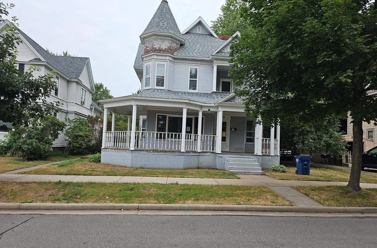 904 Washington Street — photo