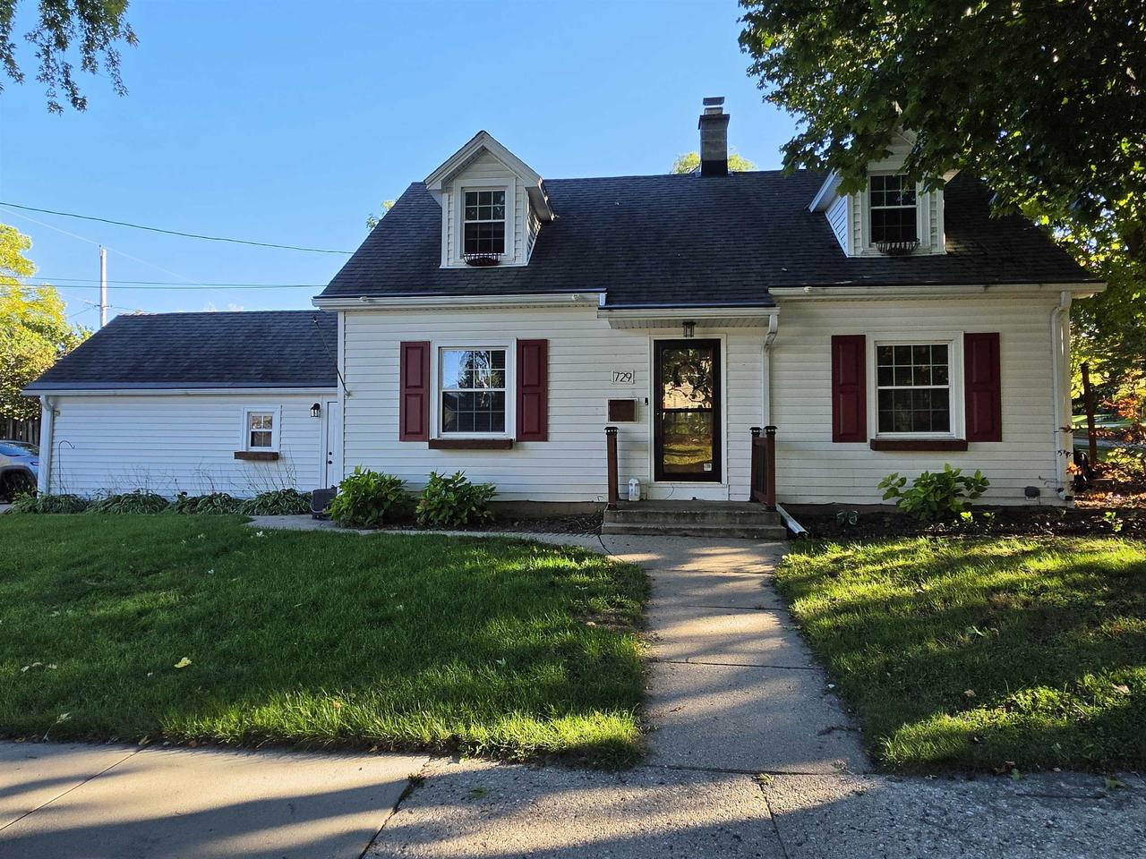 729 W Oak Street — photo