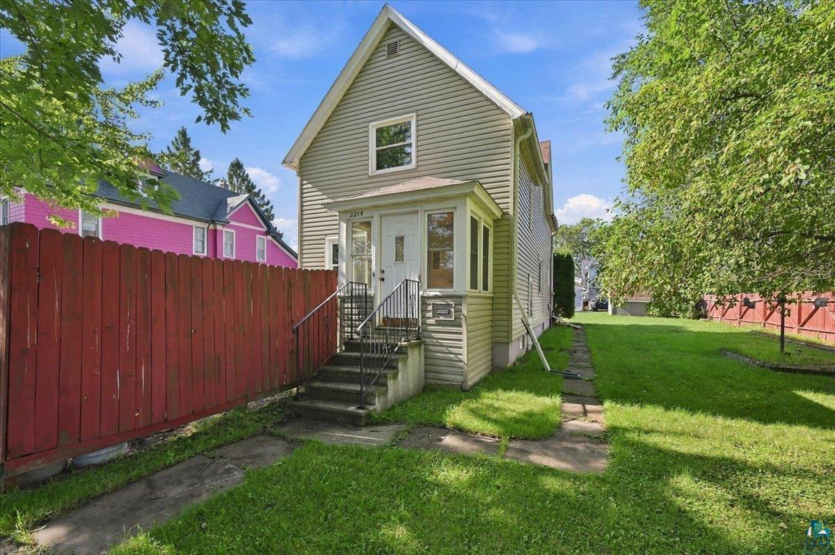 2214 E 6th St — photo