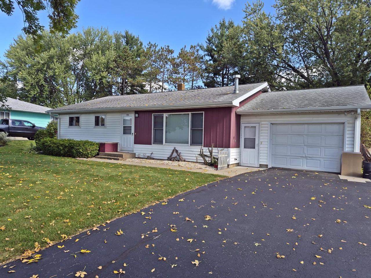 1705 N Peach Avenue — photo