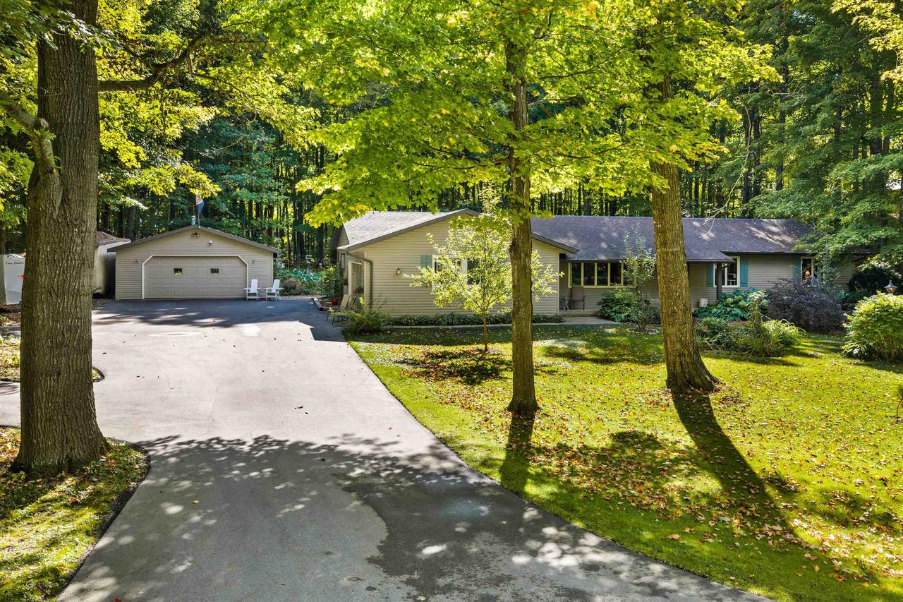 5485 N Maple Heights Circle — photo