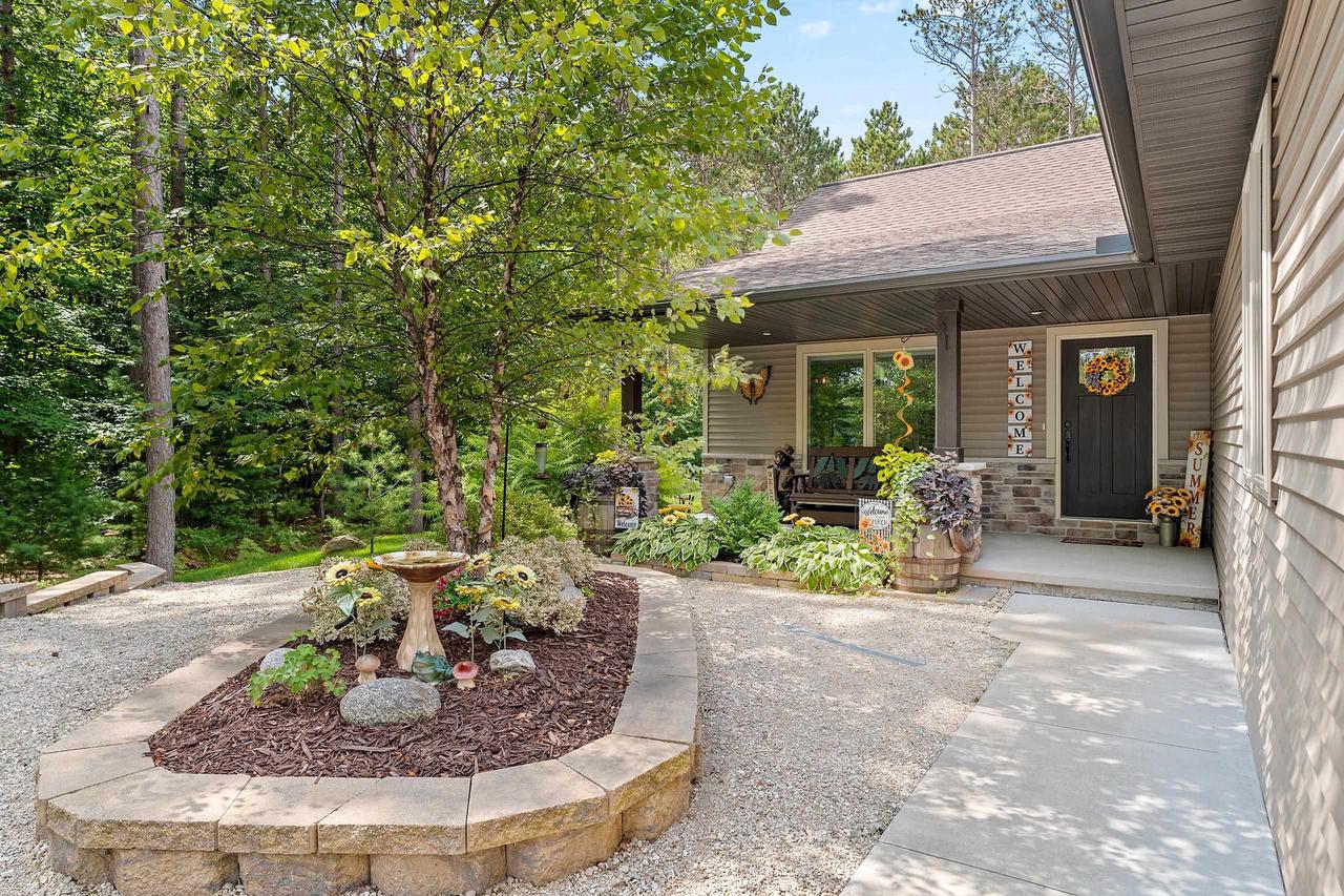 863 Maple Leaf Trail, Little Suamico, WI 54171 — photo 2