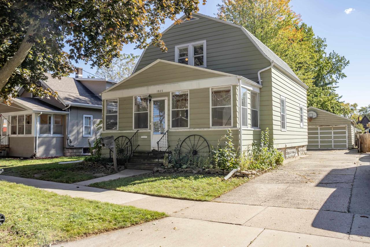 1023 W Commercial Street — photo