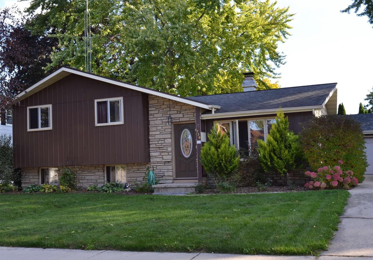738 McArthur Street — photo