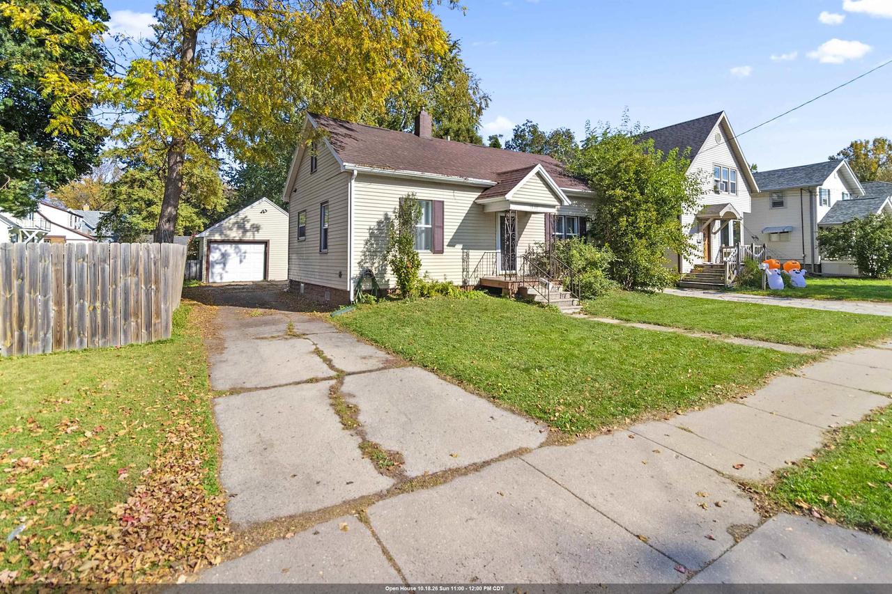 1060 Dousman Street — photo