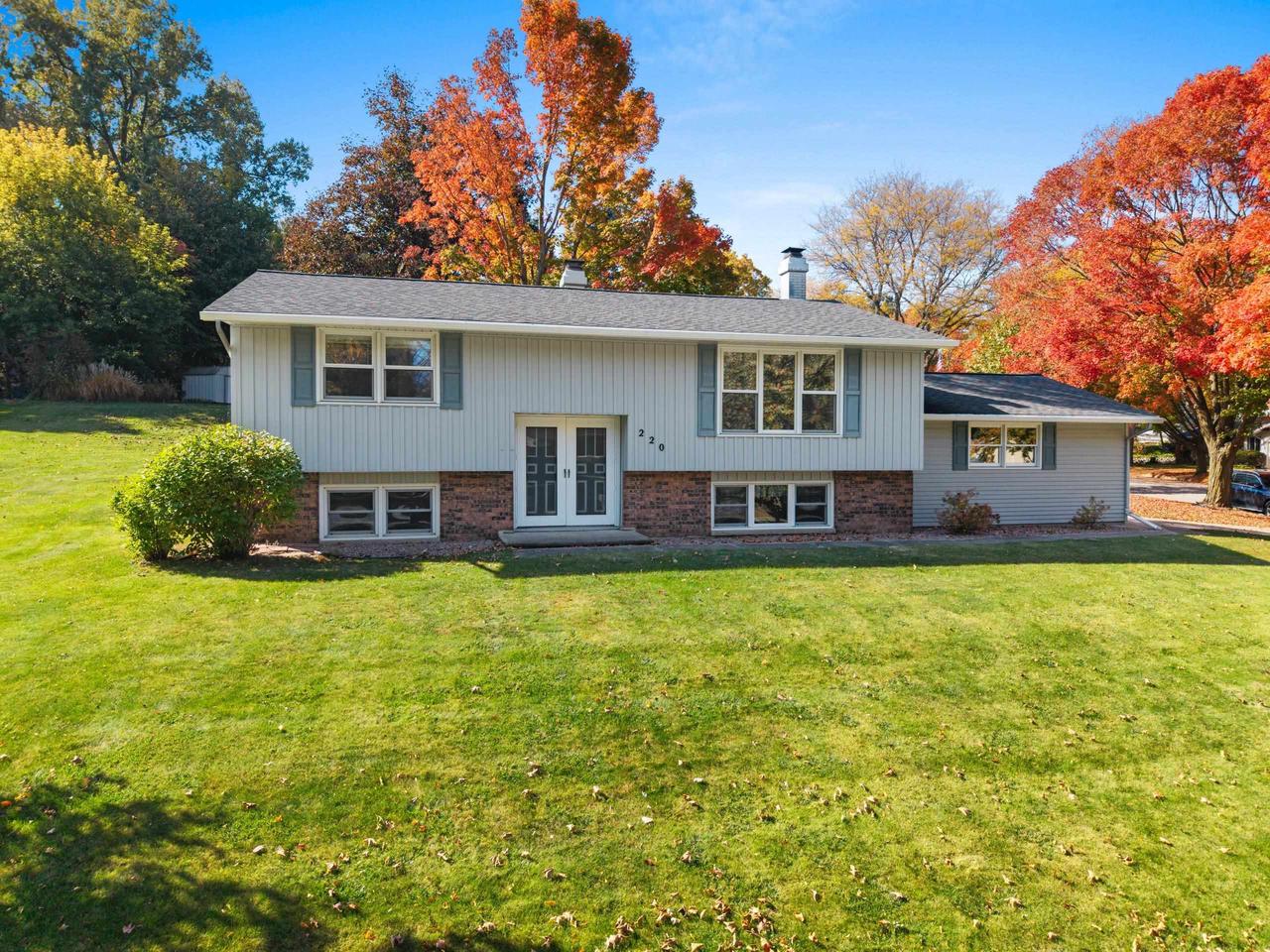 220 Cliffview Drive — photo