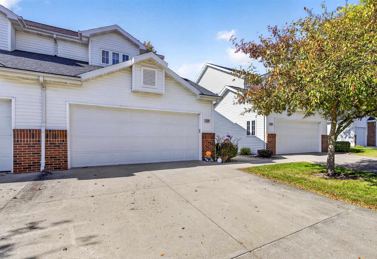 3129 N Mistwood Lane — photo
