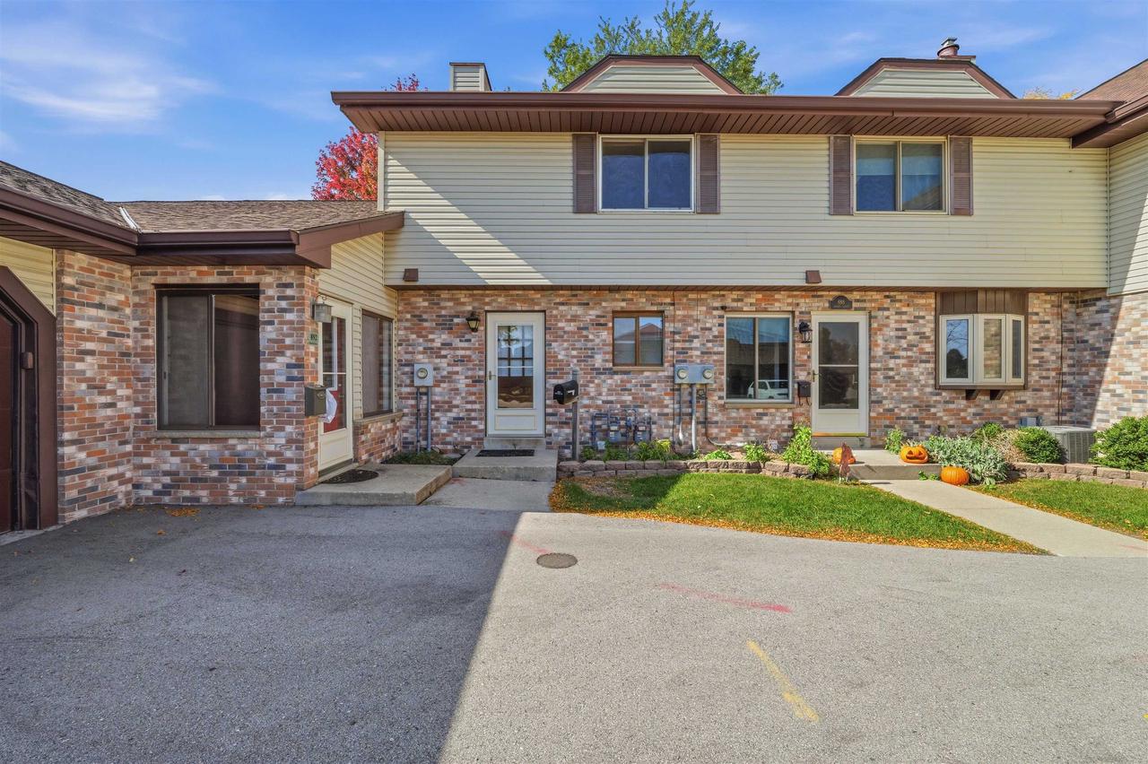 890 Bishop Court — photo