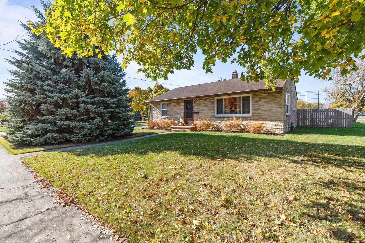 1503 Doemel Street — photo