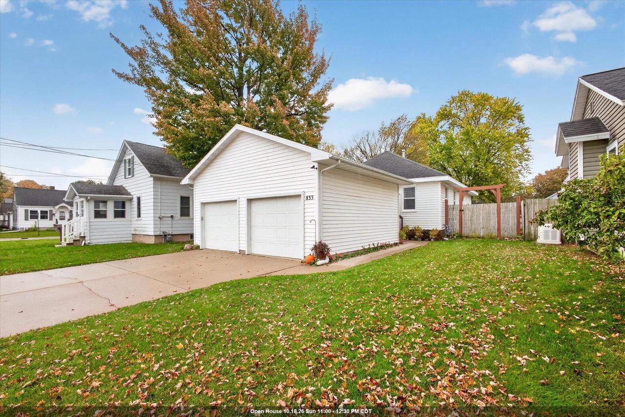 833 Phoebe Street — photo