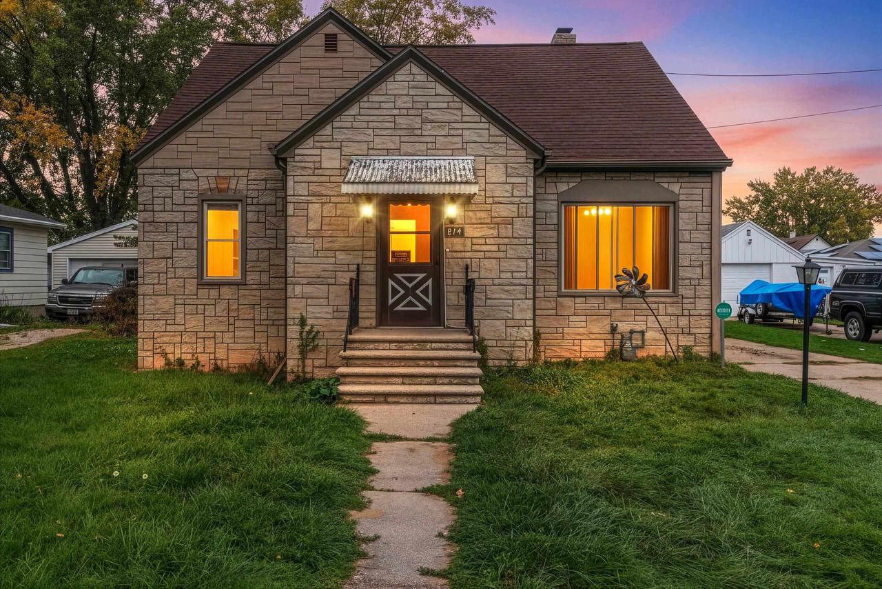 814 Mullet Place — photo