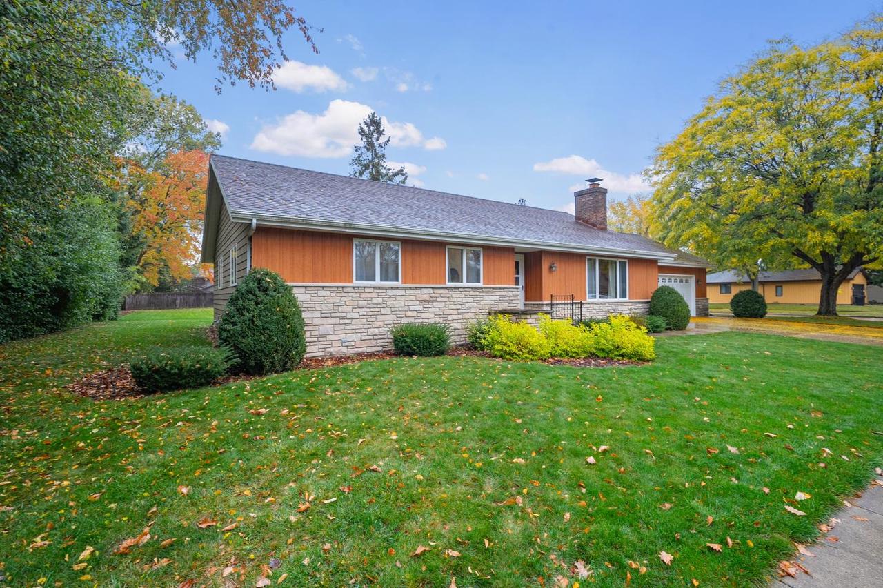 720 E Meadow Grove Boulevard, Appleton, WI 54915 — photo 2