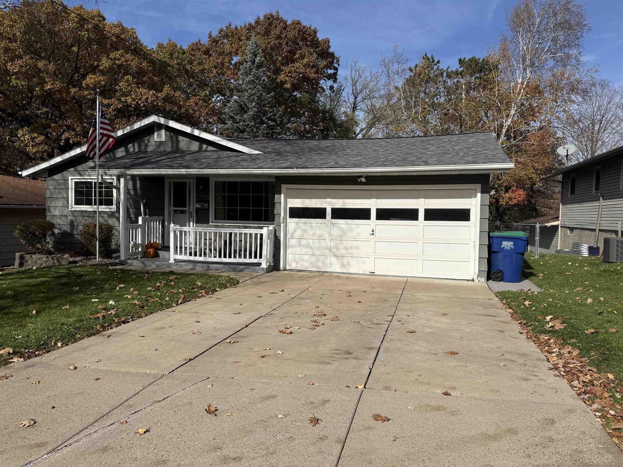 1240 McIntosh Street — photo
