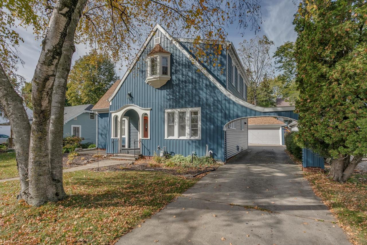 921 Wilson Street — photo