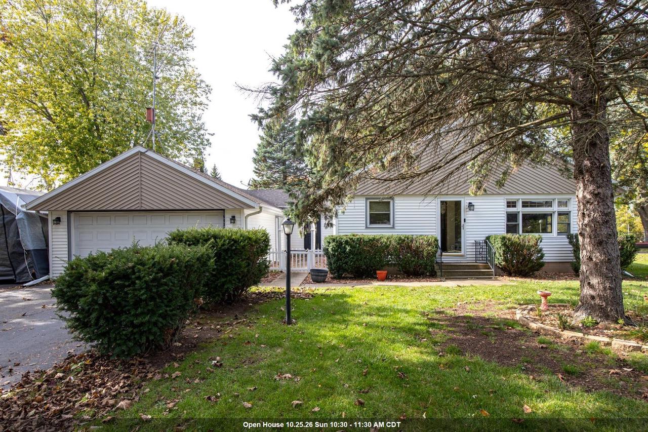 6579 Spruce Lane — photo