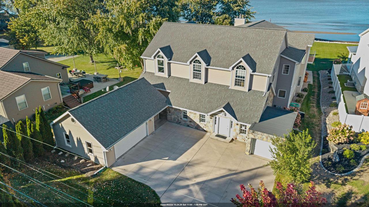 2249 Lakeside Place — photo