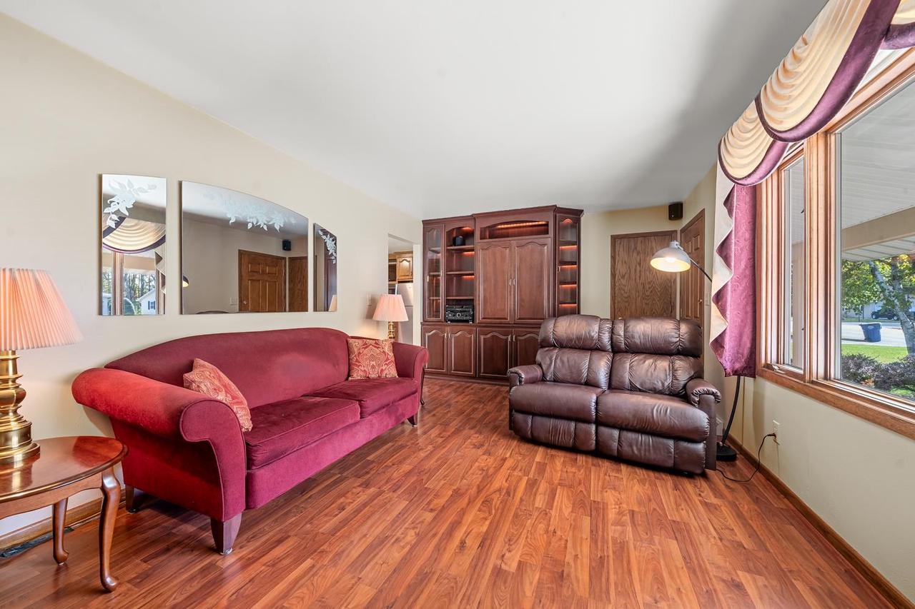 231 E Glenbrook Drive, Pulaski, WI 54162 — photo 3