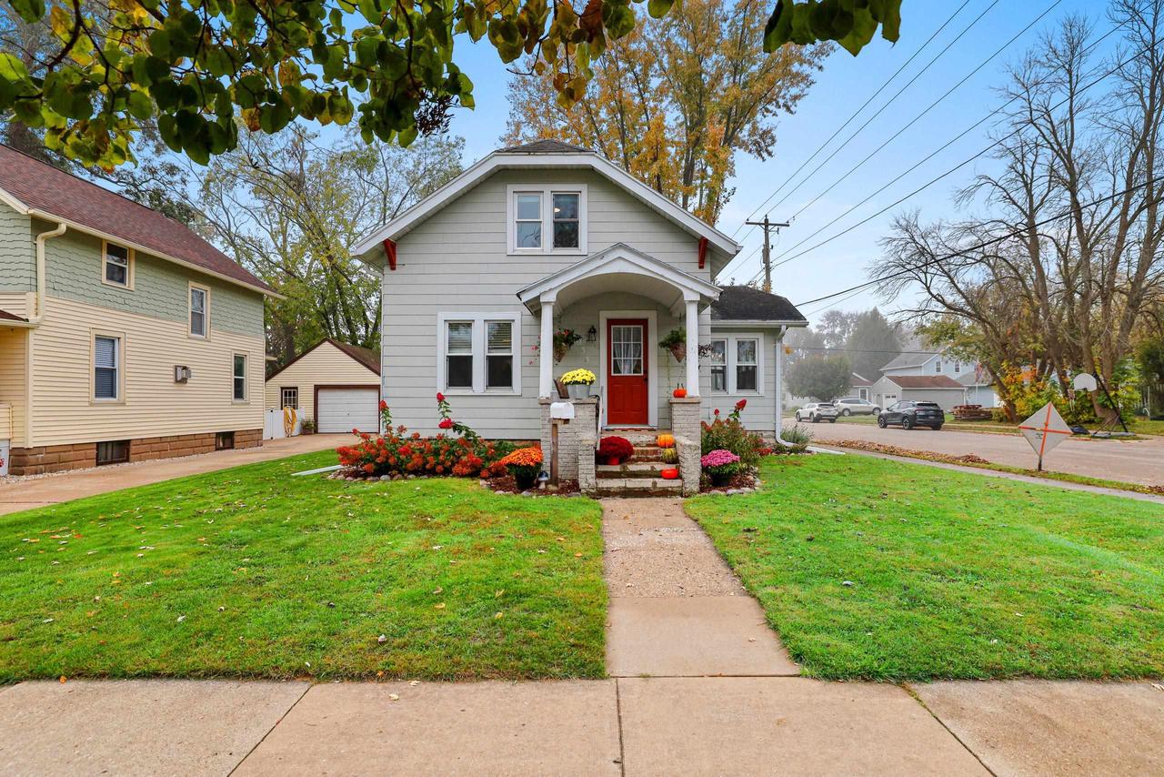 933 W Spring Street, Appleton, WI 54914 — photo 2