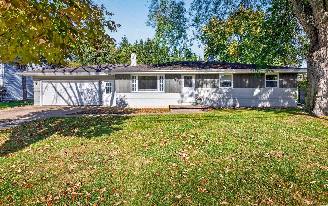 3390 W Justin Street — photo