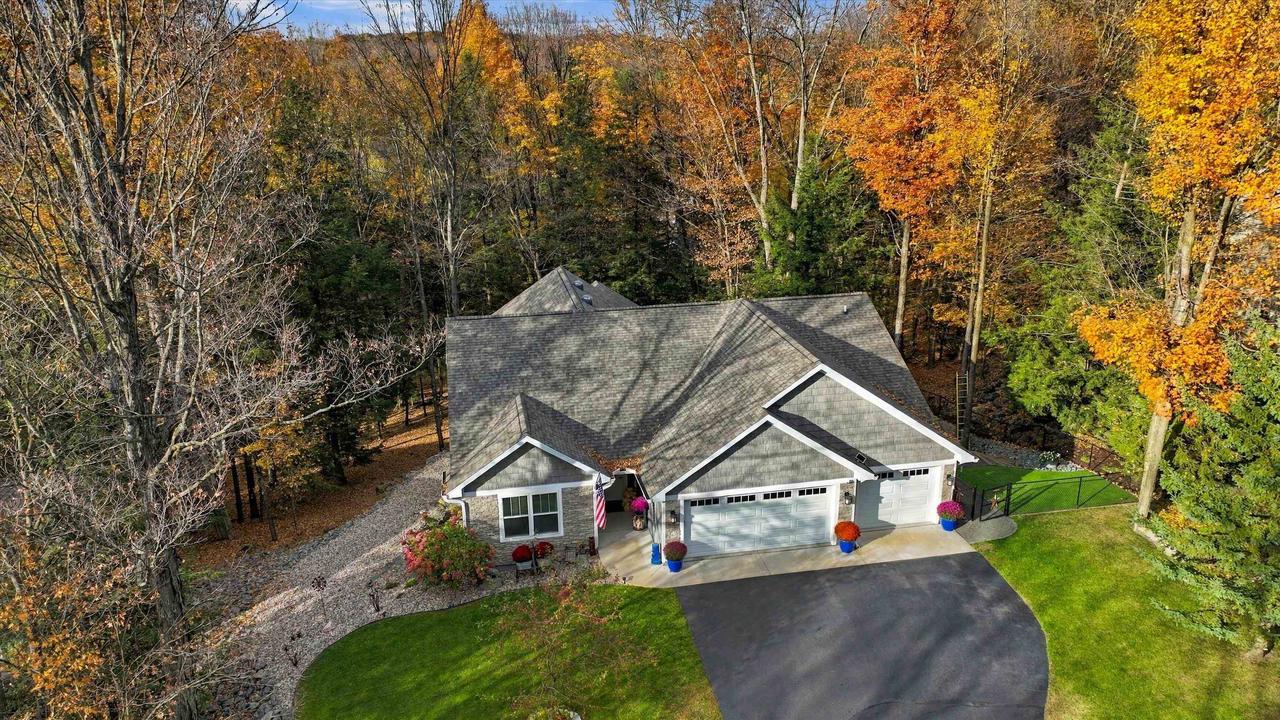 1816 Maple Hill Road — photo