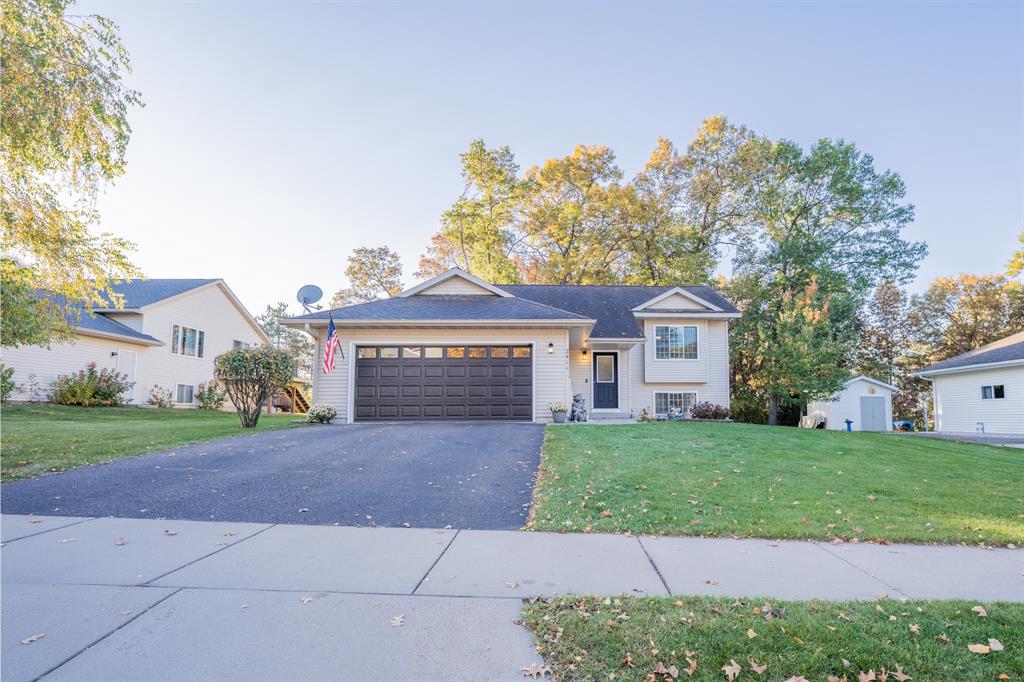 2411 Kenora Parkway — photo