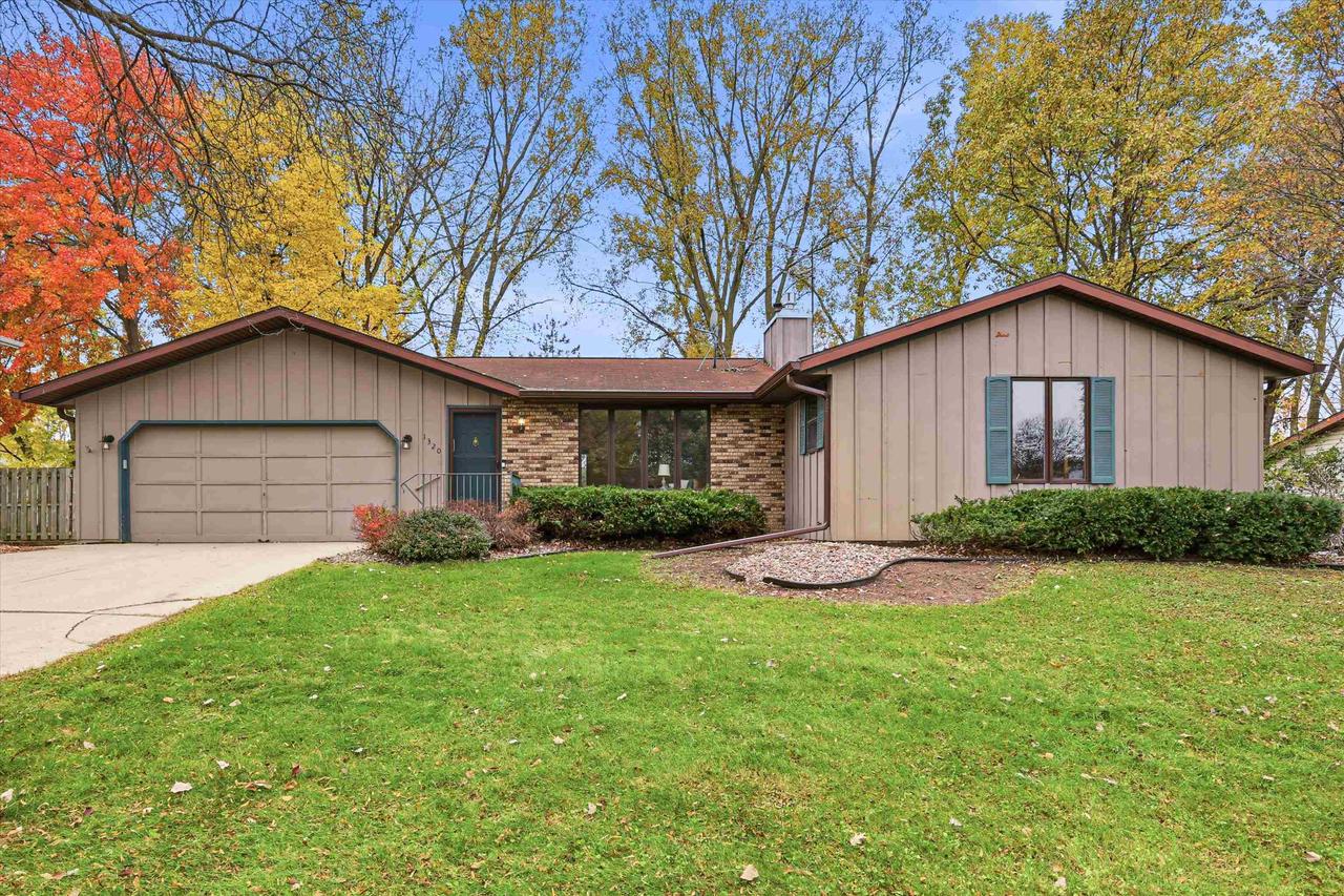 1320 Oasis Drive — photo