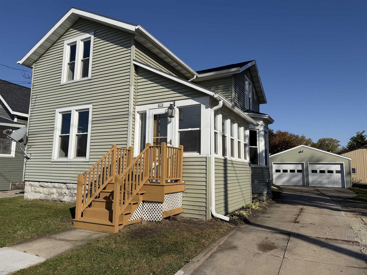 616 Bay Shore Drive — photo