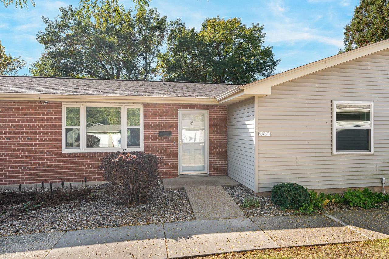 1025 S West Court — photo