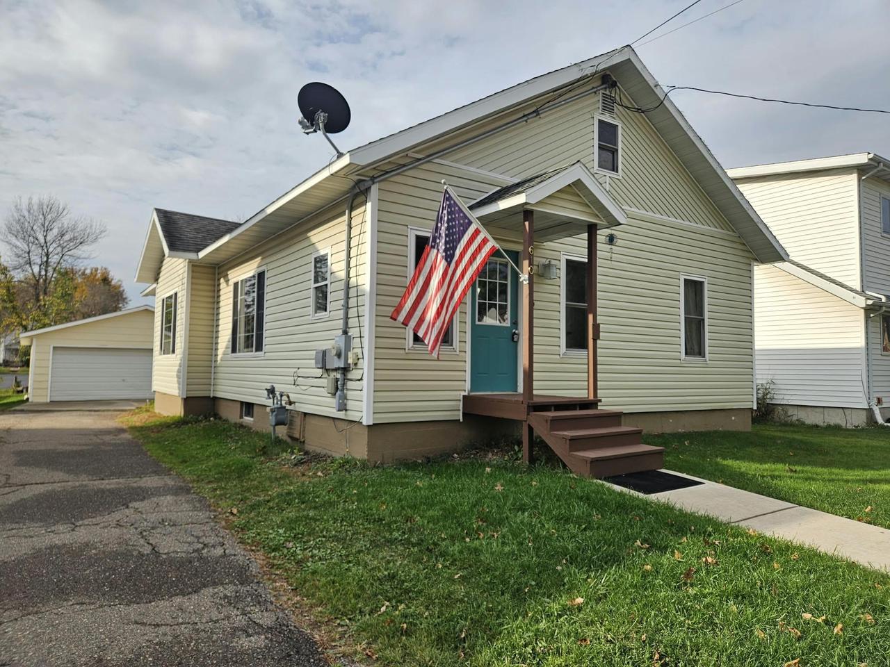 610 W Blodgett Street — photo