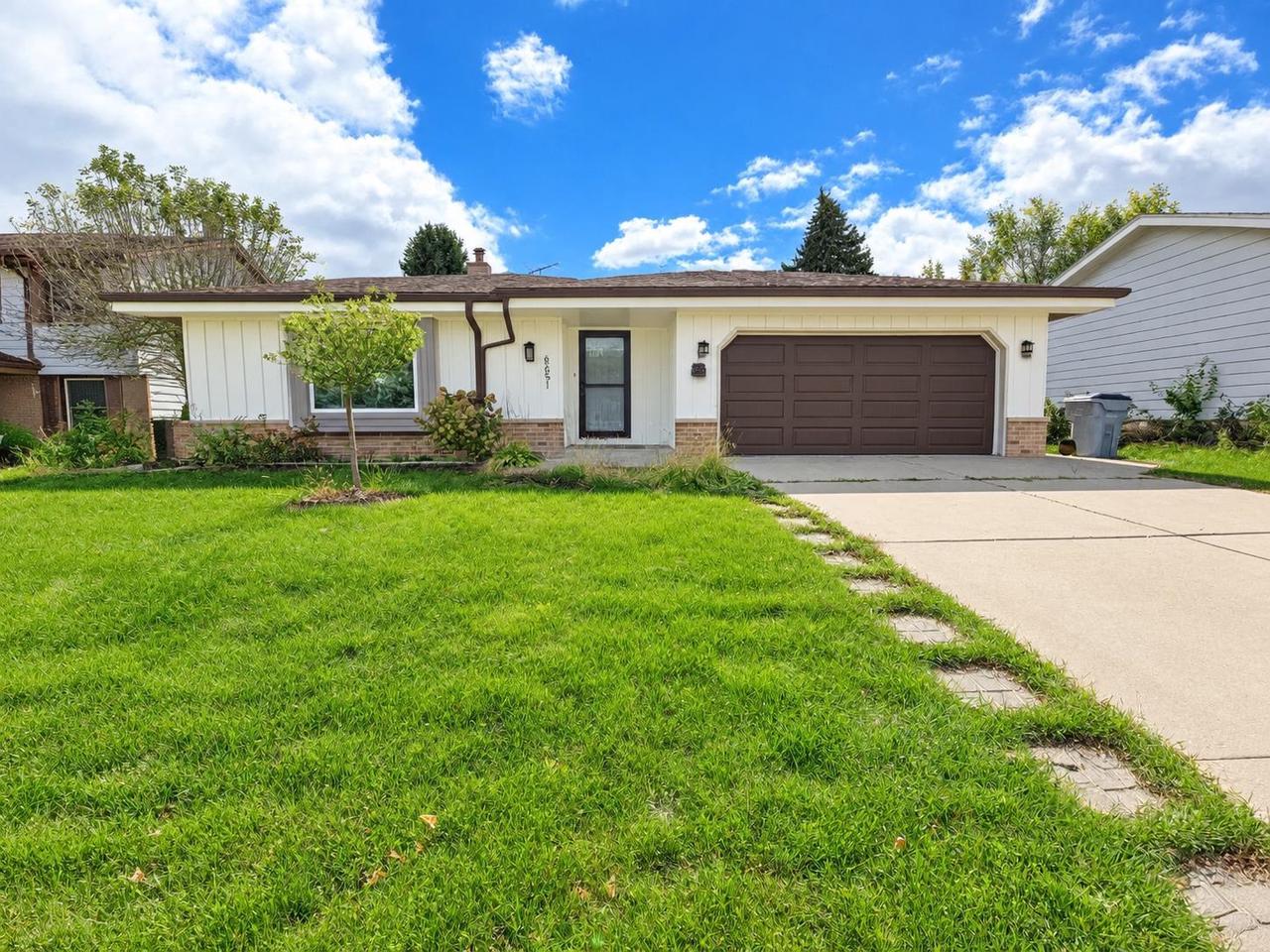 8651 W Greenbrook Drive — photo