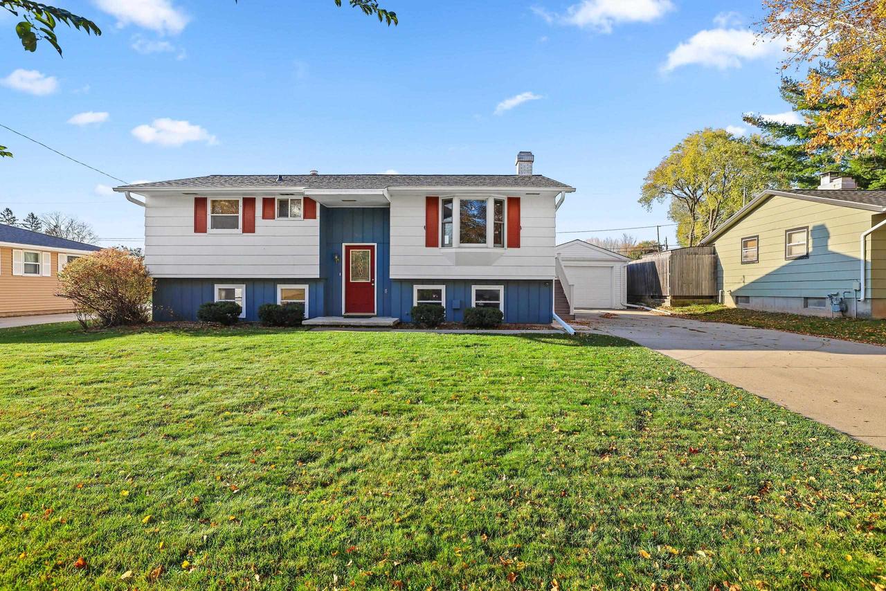 1705 Wedgewood Drive — photo