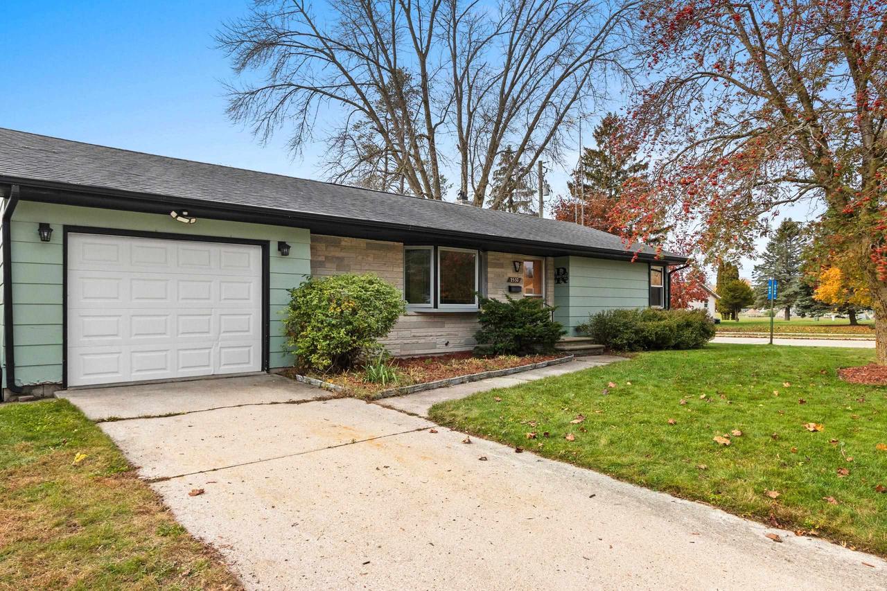 2537 39th Street, Two Rivers, WI 54241 — photo 2