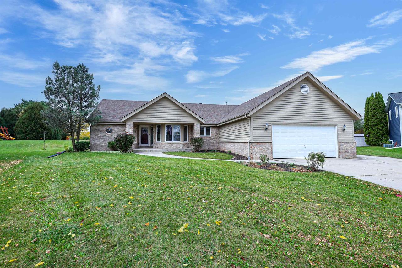 1493 Apple Court — photo